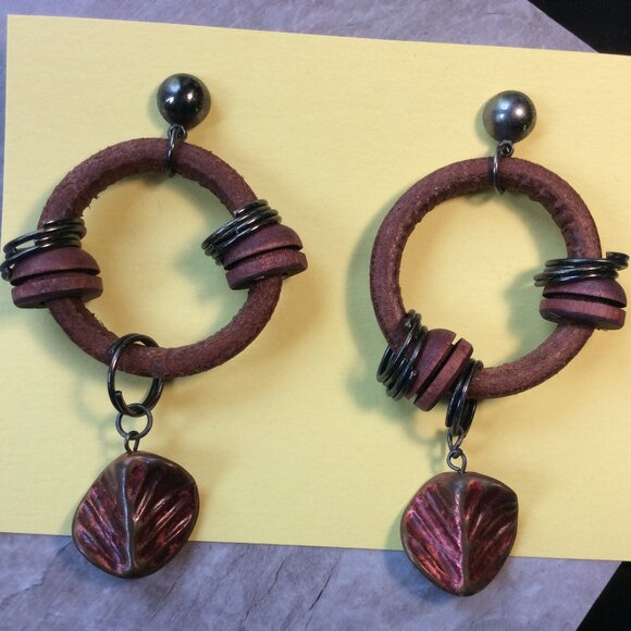 Ready to Rock '80s Glam? These Earrings are it! #RetroGlam #VintageJewelry - Picture 2 of 2